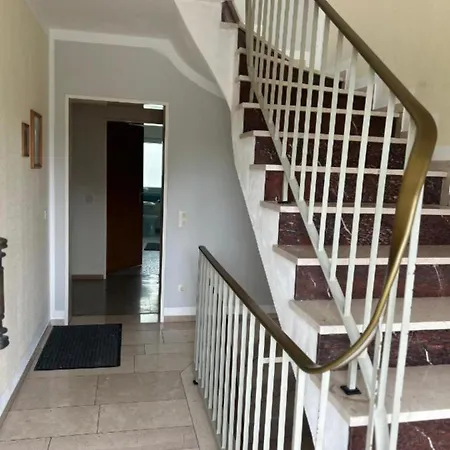 Schöne Monteur- Teilweise Mit Balkon Oder Terrasse